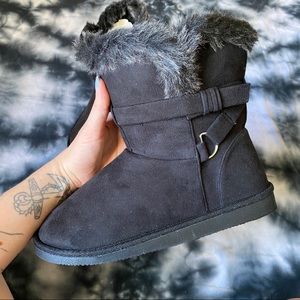 Black Short Fuzzy Boot